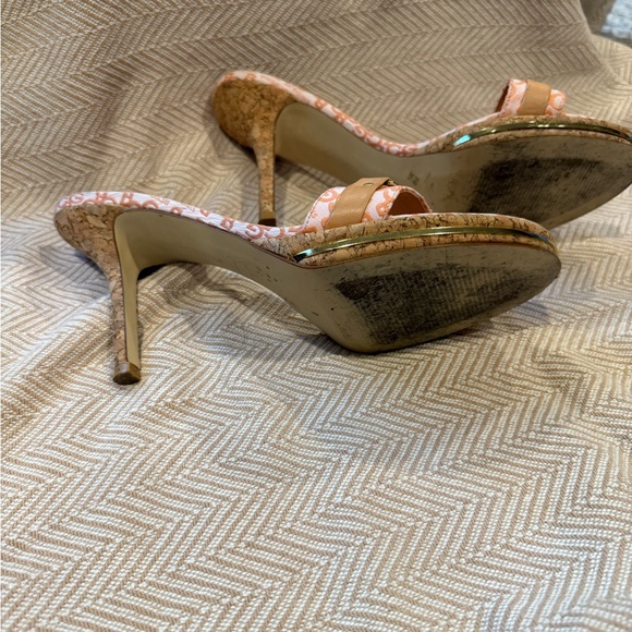 BCBGirls Cream and Gold Heels with Chic Design - Picture 3 of 4